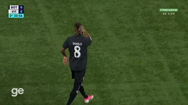 danilo entra em campo botafogo x vitoria